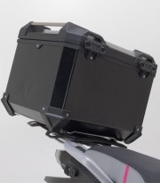 Maleta Superior con Soporte TRAX ADV Negra 38 L CFMOTO 450MT (23), 800MT-X (24) SW-MOTECH GPT.10.625.70001/B GPT.10.625.70001/B