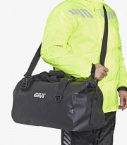 GIVI EA115BK 40 L Strap Seat Bag in Black