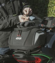 Bolsa Sillín 11-14 L EASY07 GIVI Seatlock / Tanklock en Negro y Gris