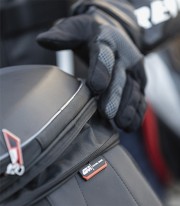 Bolsa Sillín 22-26 L ST607+ GIVI de Correas en Negro