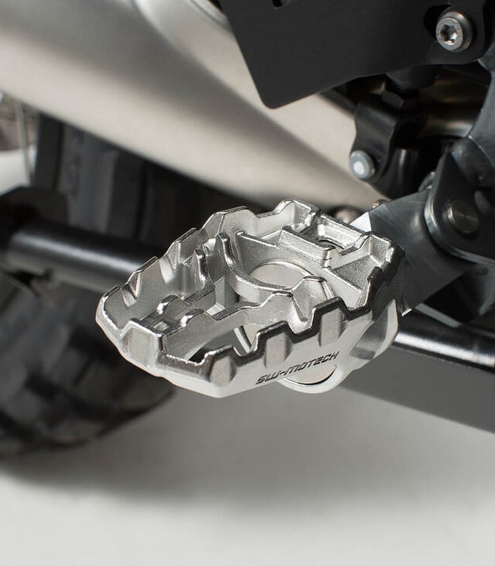 Reposapiés EVO con Adaptadores SW-MOTECH para Varios modelos de Honda, Suzuki y KTM FRS.01.112.10303