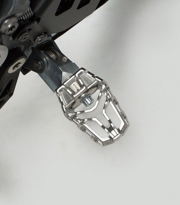 Reposapiés EVO con Adaptadores SW-MOTECH para Varios modelos de Honda, Suzuki y KTM FRS.01.112.10303