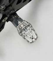 SW-MOTECH EVO Footpegs with Adapters for Varios modelos de Suzuki, BMW, Aprilia y Kawasaki FRS.05.112.10002