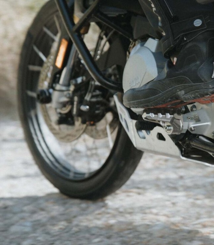 Fußrasten EVO mit Adaptern SW-MOTECH für Varios modelos de Suzuki, BMW, Aprilia y Kawasaki FRS.05.112.10002