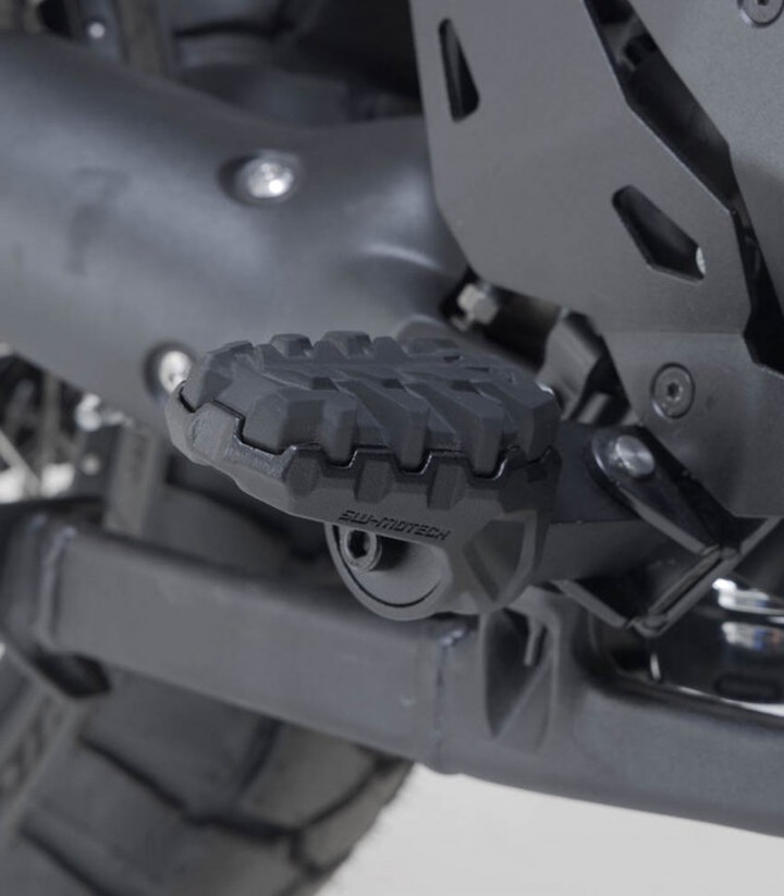 Reposapiés EVO con Adaptadores SW-MOTECH para Varios modelos de Suzuki, BMW, Aprilia y Kawasaki FRS.05.112.10002/B