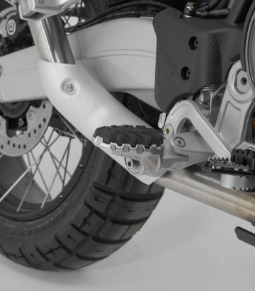 SW-MOTECH EVO Footpegs with Adapters for Yamaha Tenere 700 (19-24) FRS.06.112.10201