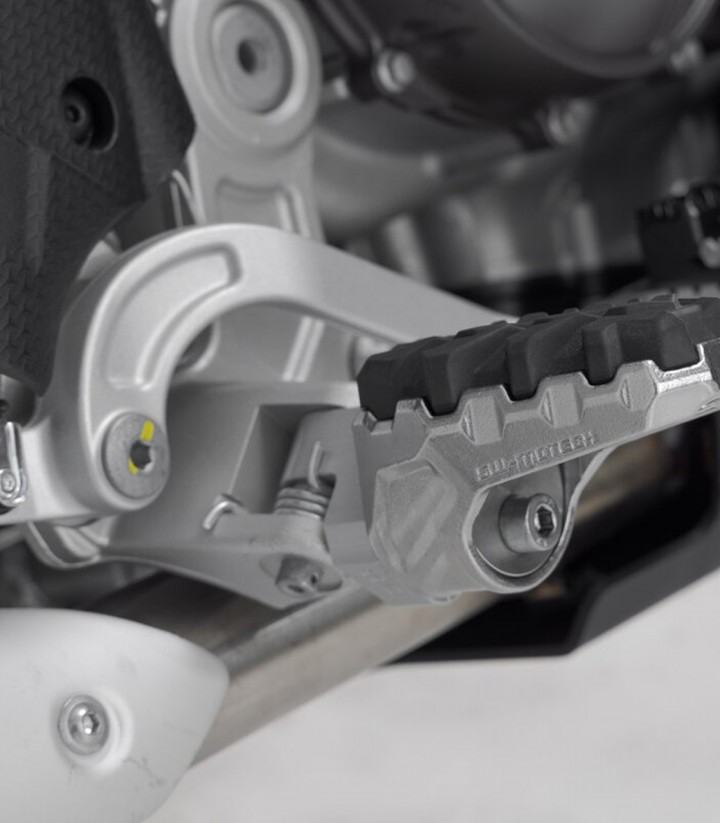 Fußrasten EVO mit Adaptern SW-MOTECH für Yamaha Tenere 700 (19-24) FRS.06.112.10201