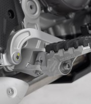 Reposapiés EVO con Adaptadores SW-MOTECH para Yamaha Ténéré 700 (19-24) FRS.06.112.10201