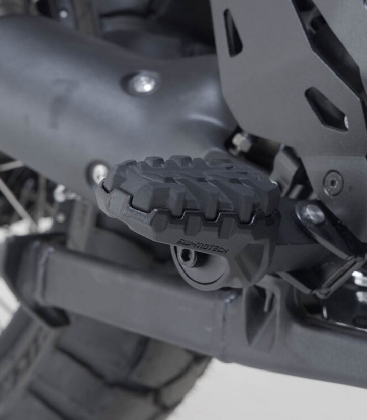 Fußrasten EVO mit Adaptern SW-MOTECH für Yamaha Tenere 700 (19-24) FRS.06.112.10201/B