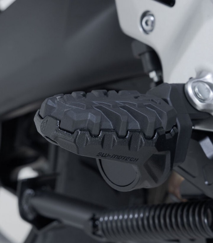 Reposapiés EVO con Adaptadores SW-MOTECH para Yamaha Tracer 9 (24) FRS.06.112.10400/B