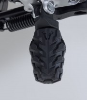 SW-MOTECH EVO Footpegs with Adapters for Yamaha Tracer 9 (24) FRS.06.112.10400/B