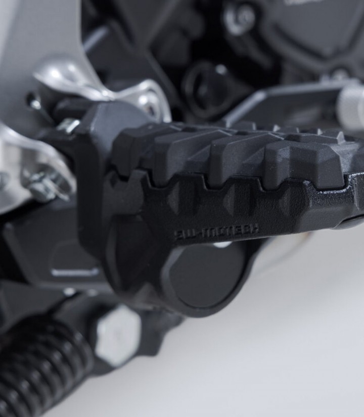 Reposapiés EVO con Adaptadores SW-MOTECH para Yamaha Tracer 9 (24) FRS.06.112.10400/B