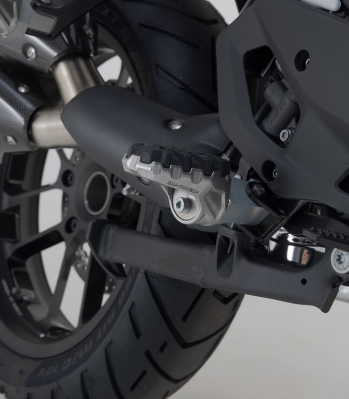 Fußrasten EVO mit Adaptern SW-MOTECH für BMW R 1200 GS LC (12-18), R 1250 GS (18-24), R 1300 GS (23-24) FRS.07.112.10302