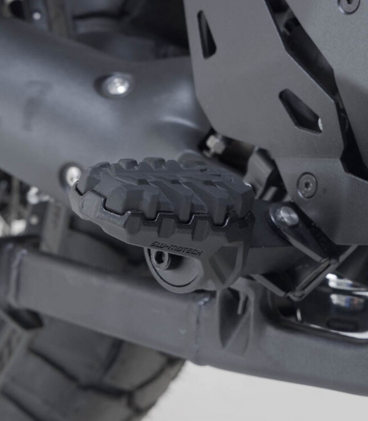 Reposapiés EVO con Adaptadores SW-MOTECH para BMW R1200GS (12-18), R1250GS (18-24), R1300GS (23-25) FRS.07.112.10302/B