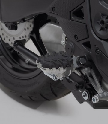 SW-MOTECH EVO Footpegs with Adapters for several Kawasaki models FRS.08.112.10102