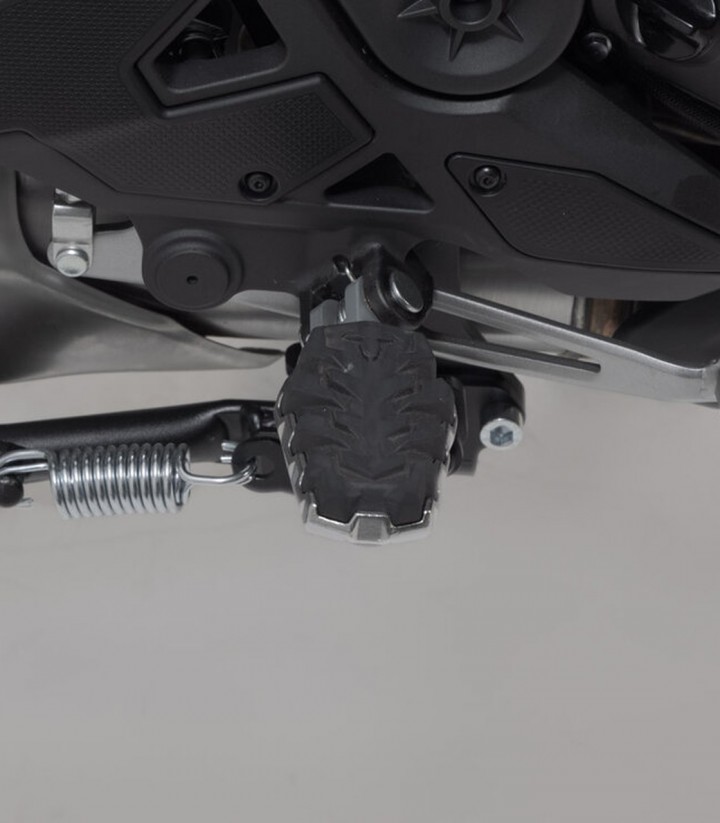 Reposapiés EVO con Adaptadores SW-MOTECH para Kawasaki Versys 1000 (11-18), Versys 650 (14-22), Versys-X300 (16), Z650RS (21-23)