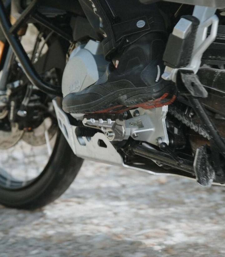 Fußrasten EVO mit Adaptern SW-MOTECH für CFMOTO 1000MT-X (25), 800MT-X (24) FRS.10.112.10000