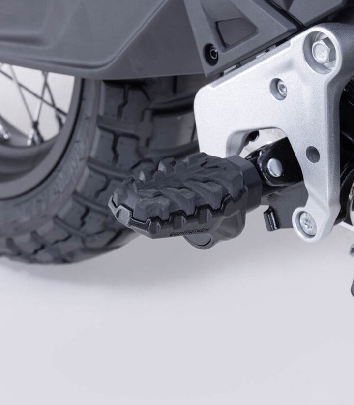 Reposapiés EVO con Adaptadores SW-MOTECH para CFMOTO 800MT-X (24) FRS.10.112.10000/B