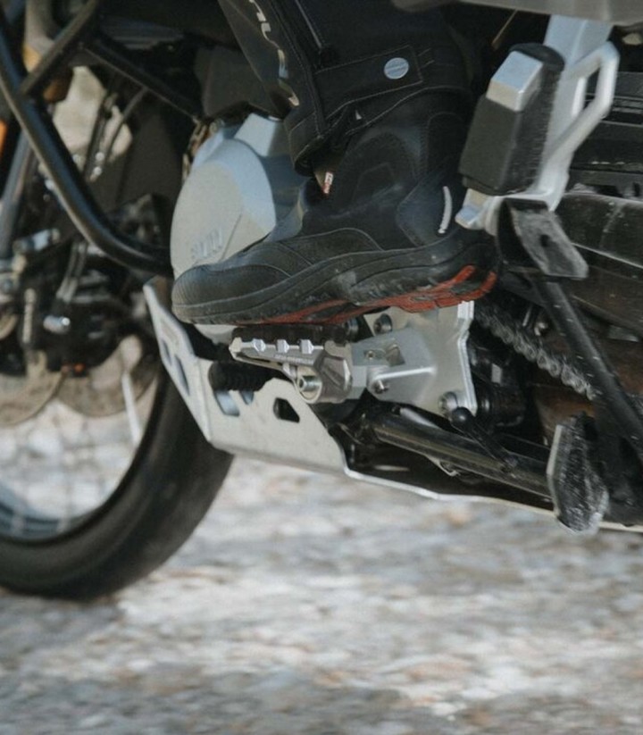 SW-MOTECH EVO Footpegs with Adapters for Varios modelos de BMW y Triumph FRS.11.112.10001