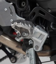 SW-MOTECH EVO Footpegs with Adapters for Varios modelos de Triumph Tiger y Scrambler FRS.11.112.10103