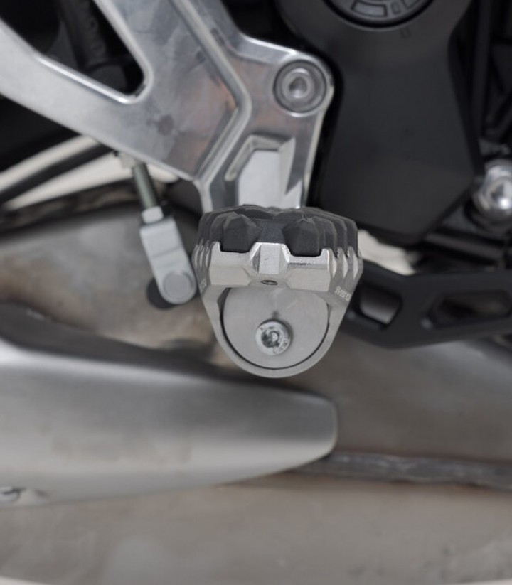 Reposapiés EVO con Adaptadores SW-MOTECH para Triumph Tiger Sport 660 (21-24), Yamaha Tracer 700 / 7 (16-25) FRS.11.112.10500