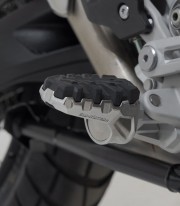 Reposapiés EVO con Adaptadores SW-MOTECH para Triumph Tiger 1200 (22) FRS.11.112.10600