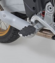 Reposapiés EVO con Adaptadores SW-MOTECH para Aprilia Tuareg 660 (24) FRS.13.112.10300