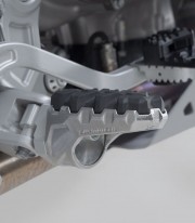 Reposapiés EVO con Adaptadores SW-MOTECH para Aprilia Tuareg 660 (24) FRS.13.112.10300