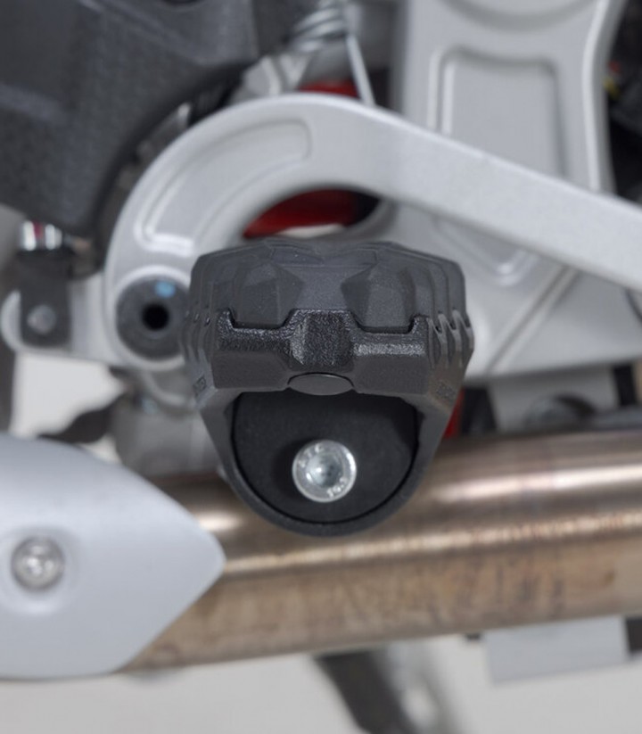 Reposapiés EVO con Adaptadores SW-MOTECH para Aprilia Tuareg 660 (24) FRS.13.112.10300/B