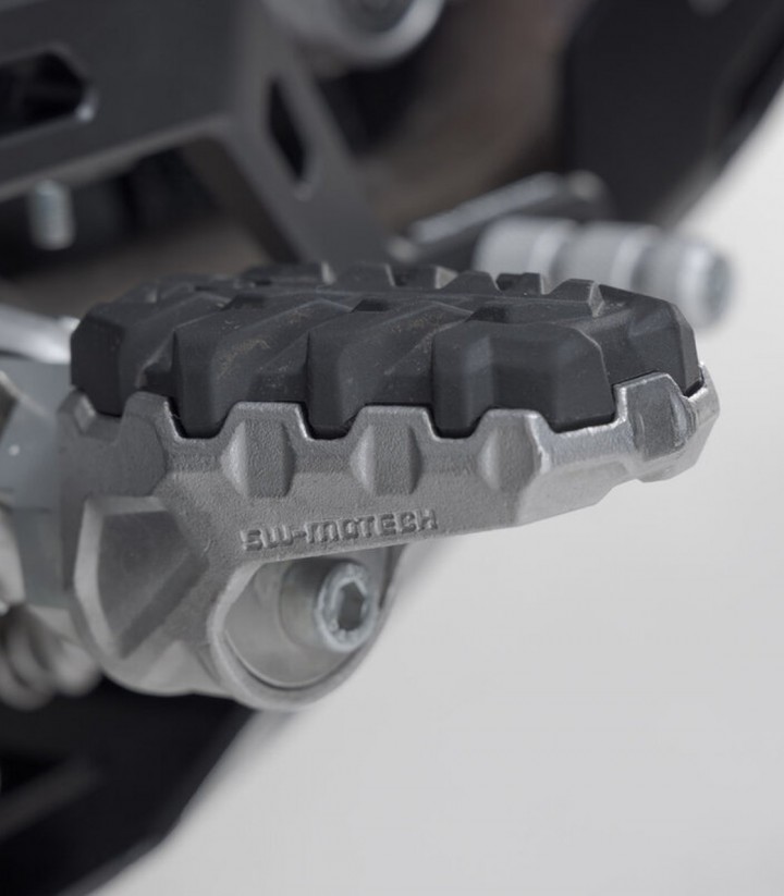 Fußrasten EVO mit Adaptern SW-MOTECH für Ducati DesertX (22-26), Multistrada V2 (21-24), Multistrada V4 (20-24) FRS.22.112.10201