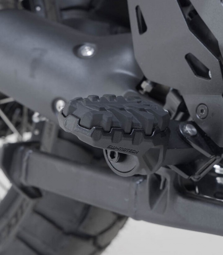 Reposapiés EVO con Adaptadores SW-MOTECH para Ducati Multistrada V2 (21-24), Multistrada V4 (20-24), DesertX (22-23) FRS.22.112.