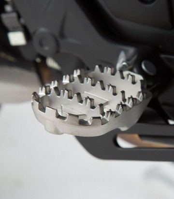 Reposapiés ION con Adaptadores SW-MOTECH para varios modelos de Honda, KTM y Suzuki FRS.01.011.10303/S