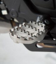 SW-MOTECH ION Footpegs with Adapters for Varios modelos de Honda, Suzuki y KTM FRS.01.011.10303/S