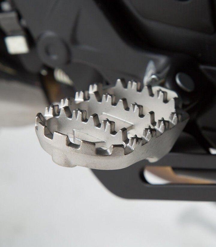 Reposapiés ION con Adaptadores SW-MOTECH para Varios modelos de Honda, Suzuki y KTM FRS.01.011.10303/S