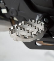 Reposapiés ION con Adaptadores SW-MOTECH para Varios modelos de Honda, Suzuki y KTM FRS.01.011.10303/S