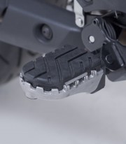 SW-MOTECH ION Footpegs with Adapters for Suzuki V-Strom 800 / DE (22) FRS.05.011.10200/S