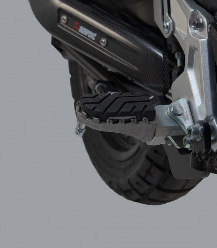 Reposapiés ION con Adaptadores SW-MOTECH para Yamaha Ténéré 700 (19-24) FRS.06.011.10201/S