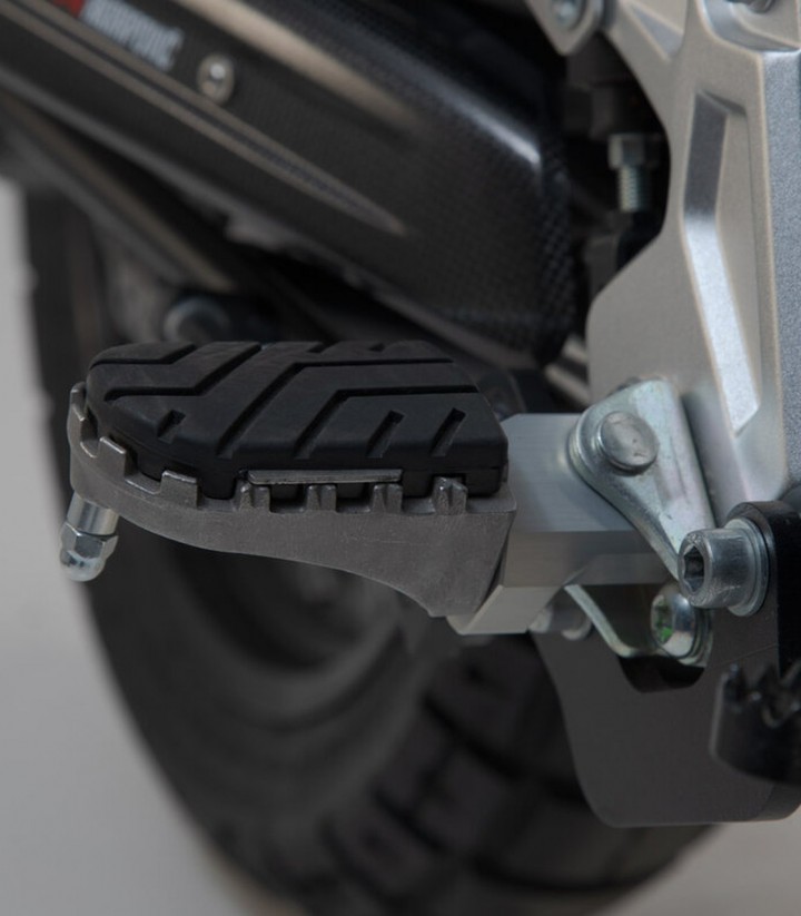 Reposapiés ION con Adaptadores SW-MOTECH para Yamaha Ténéré 700 (19-24) FRS.06.011.10201/S
