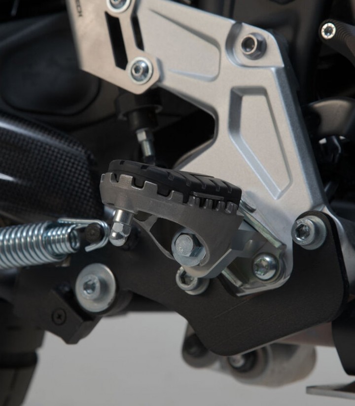 Reposapiés ION con Adaptadores SW-MOTECH para Yamaha Ténéré 700 (19-24) FRS.06.011.10201/S