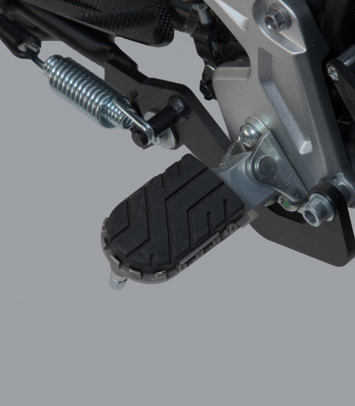 Reposapiés ION con Adaptadores SW-MOTECH para Yamaha Ténéré 700 (19-24) FRS.06.011.10201/S