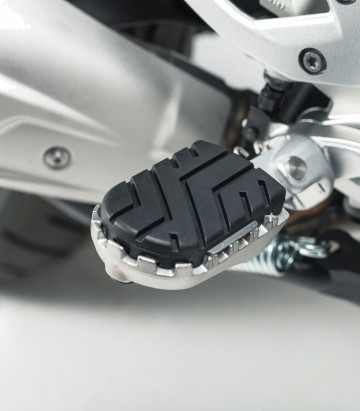 SW-MOTECH ION Footpegs with Adapters for BMW F 750/800/850 GS (17-23), F 900 GS Adventure (23), S 1000 XR (15-19) FRS.07.011.107