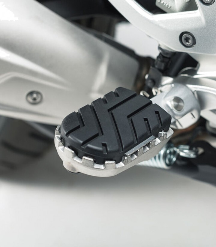 Reposapiés ION con Adaptadores SW-MOTECH para BMW S1000XR (15-19), F750GS / F850GS (17-20), F800GS / F900GS Adventure (23) FRS.0