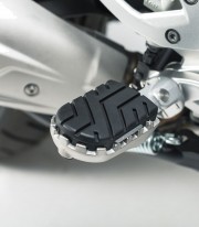 Reposapiés ION con Adaptadores SW-MOTECH para BMW S1000XR (15-19), F750GS / F850GS (17-20), F800GS / F900GS Adventure (23) FRS.0