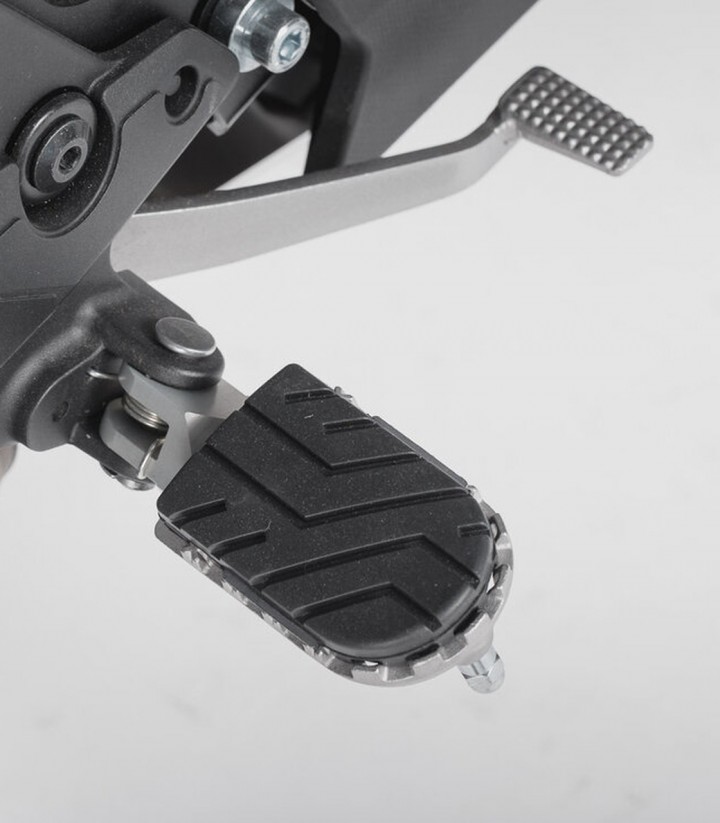 Reposapiés ION con Adaptadores SW-MOTECH para Varios modelos de Kawasaki FRS.08.011.10102/S