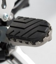 SW-MOTECH ION Footpegs with Adapters for Varios modelos de Triumph Tiger y Scrambler FRS.11.011.10103/B