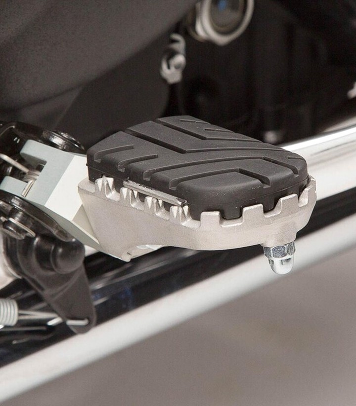 Fußrasten ION mit Adaptern SW-MOTECH für Triumph Bonneville (04-16), Scrambler (05-16) FRS.11.011.10201/S