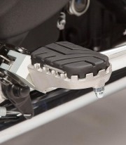 SW-MOTECH ION Footpegs with Adapters for Triumph Bonneville / T100 (04-16), Scrambler (05-16) FRS.11.011.10201/S