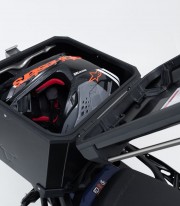 Maleta Superior con Soporte TRAX ADV Negra 38 L Moto-Guzzi V85 TT (24) SW-MOTECH GPT.17.632.70000/B