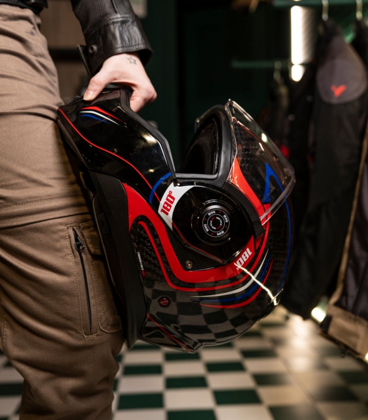 Klapphelm By City 180 Tech II Carbon Rot