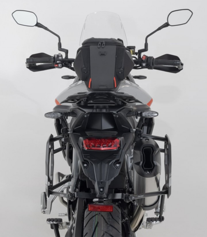 Seitenkoffer mit Träger TRAX ADV Silber 45/37 L Triumph Tiger 900 Alpine/Desert Edition (25), GT/Rally Pro (23) SW-MOTECH KFT.11